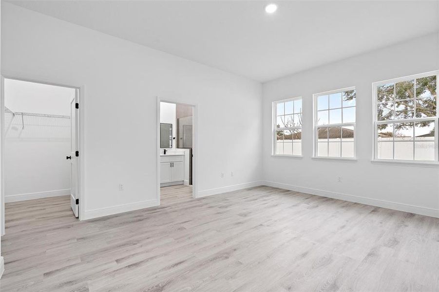 Spacious, unfurnished interior of a new home in , Ocala (Image 19).