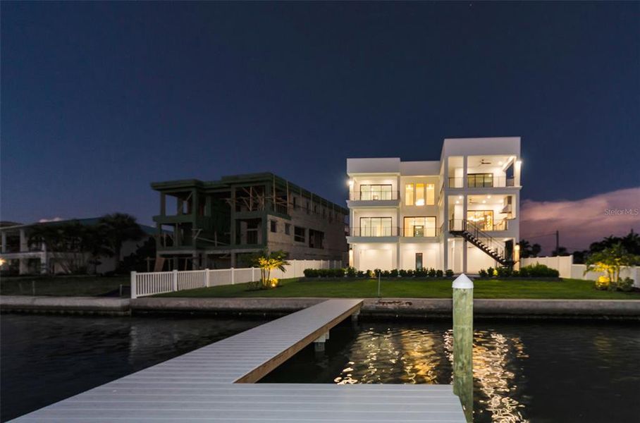 Condo located in Treasure Island, FL showcasing its design and architecture (Image 51).
