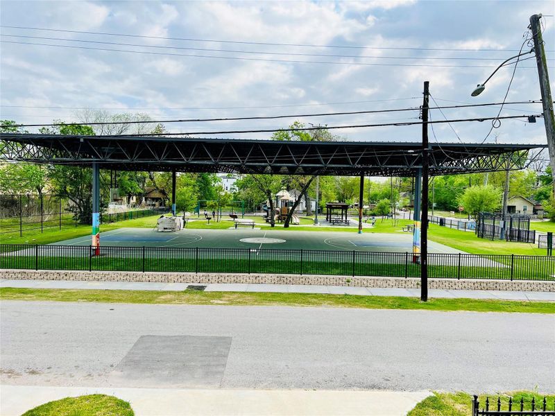 Community amenities in , Houston (Image 42).