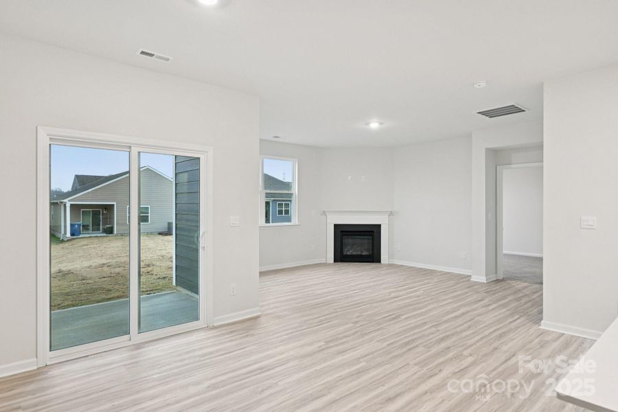 Spacious, unfurnished interior of a new home in Laurelbrook, Sherrills Ford (Image 10).