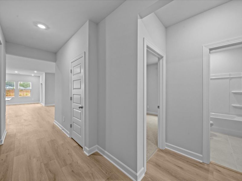 Spacious, unfurnished interior of a new home in Vickery Station, Woodruff (Image 8).