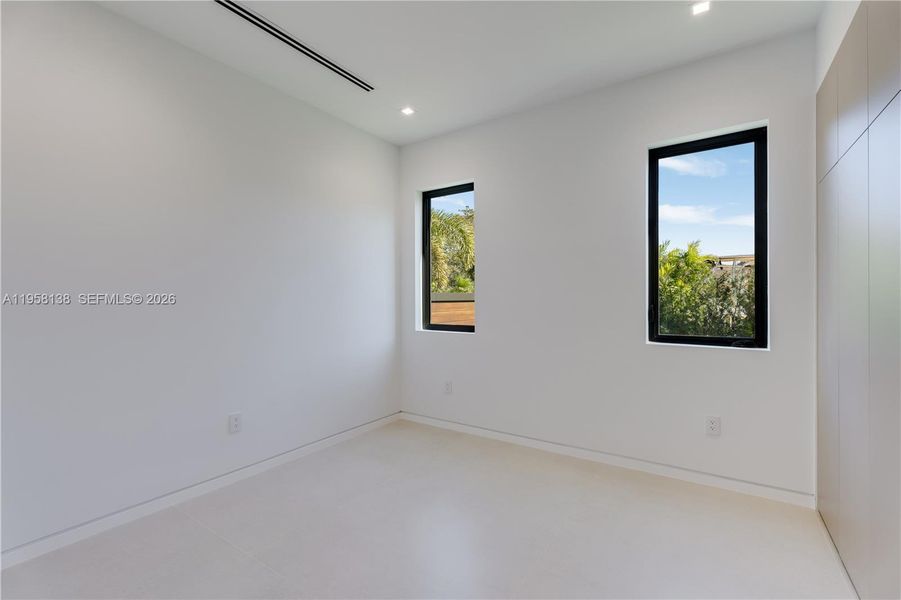 Spacious, unfurnished interior of a new home in , Miami (Image 51).