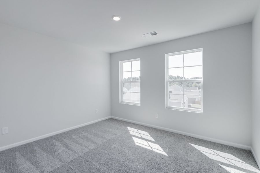Spacious, unfurnished interior of a new home in Bluefield, Lexington (Image 27).