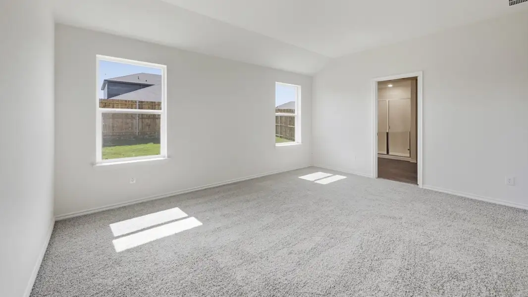 Spacious, unfurnished interior of a new home in Sanger Circle, Sanger (Image 5).
