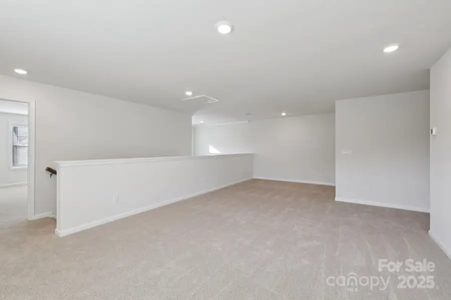 Spacious, unfurnished interior of a new home in Blackstone Bay Townhomes, Sherrills Ford (Image 9).