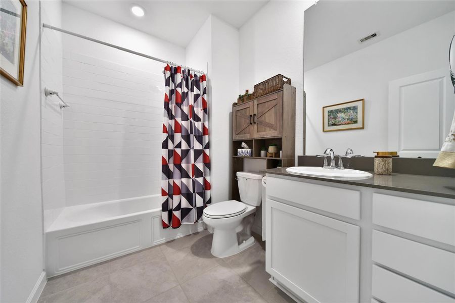 this secondary bathroom serves both secondary bedrooms