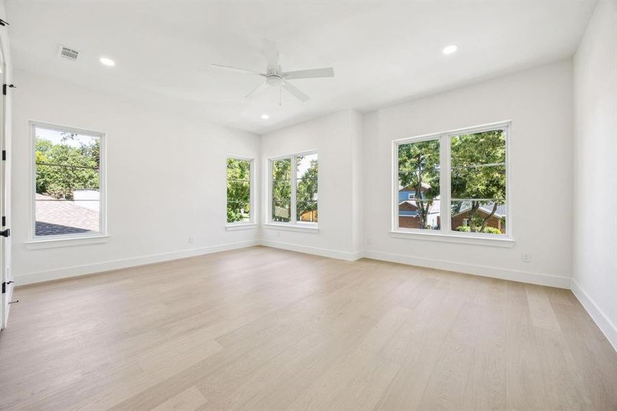 Spacious, unfurnished interior of a new home in , Dallas (Image 22).