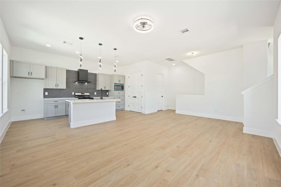 Spacious, unfurnished interior of a new home in , Houston (Image 20).