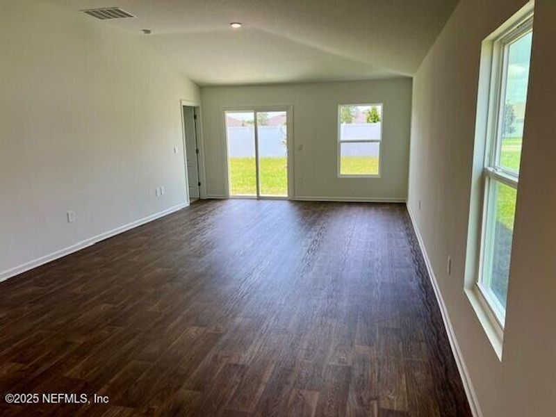 Spacious, unfurnished interior of a new home in Rookery, Green Cove Springs (Image 6).