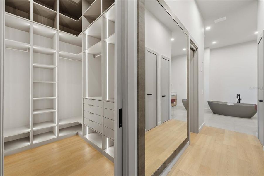 Spacious, unfurnished interior of a new home in , Montverde (Image 22).