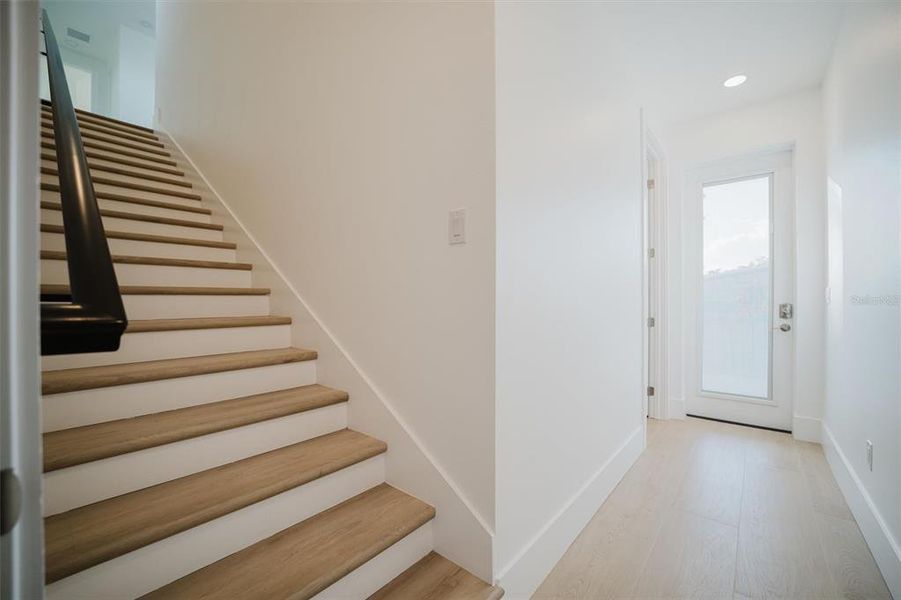 Spacious, unfurnished interior of a new home in , Sarasota (Image 24).