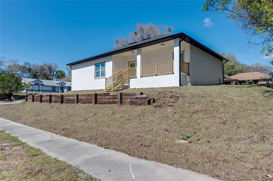 Exterior details and patio area of a home in , Orange City (Image 34).