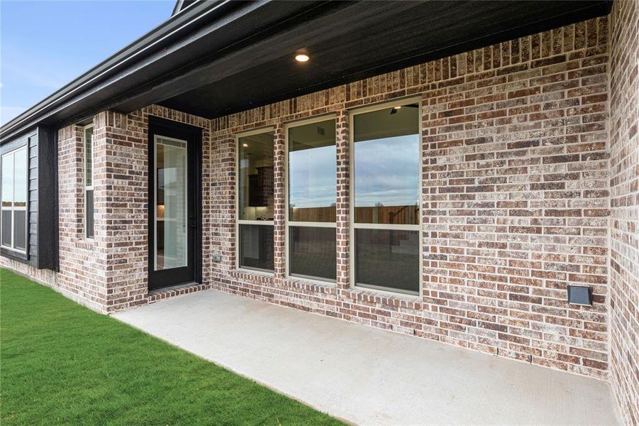 Exterior details and patio area of a home in Stone River Glen 60s, Royse City (Image 23).