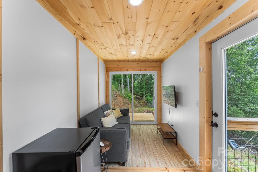 Exterior details and patio area of a home in , Nebo (Image 13).