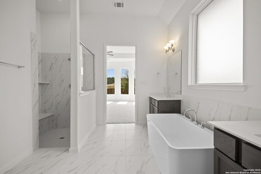 Furnished interior view inside a new home in Homestead, Schertz (Image 7).