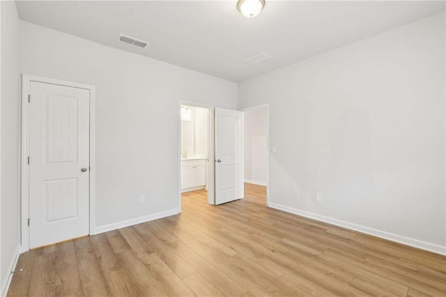 Spacious, unfurnished interior of a new home in Hamilton Lakes, Lawrenceville (Image 31).