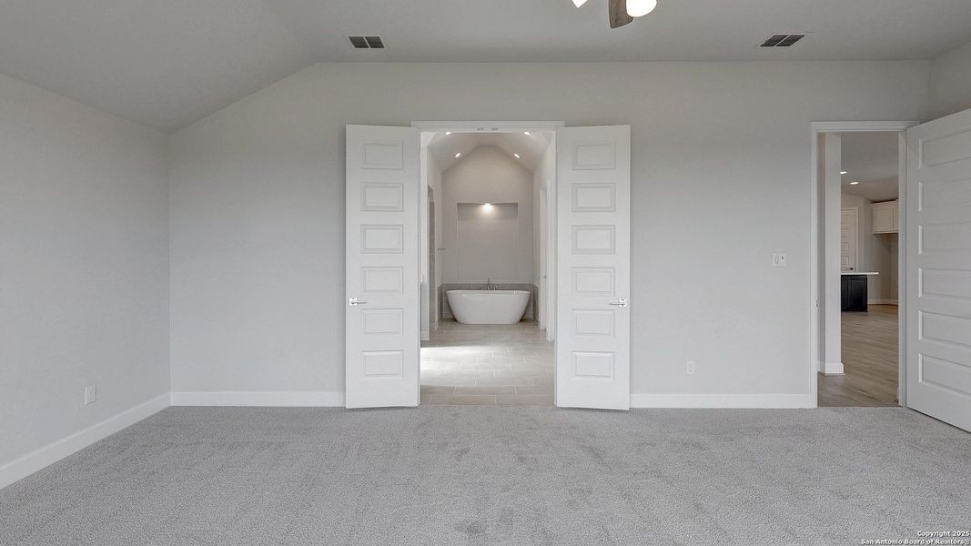 Spacious, unfurnished interior of a new home in Haby Hill 60', San Antonio (Image 14).