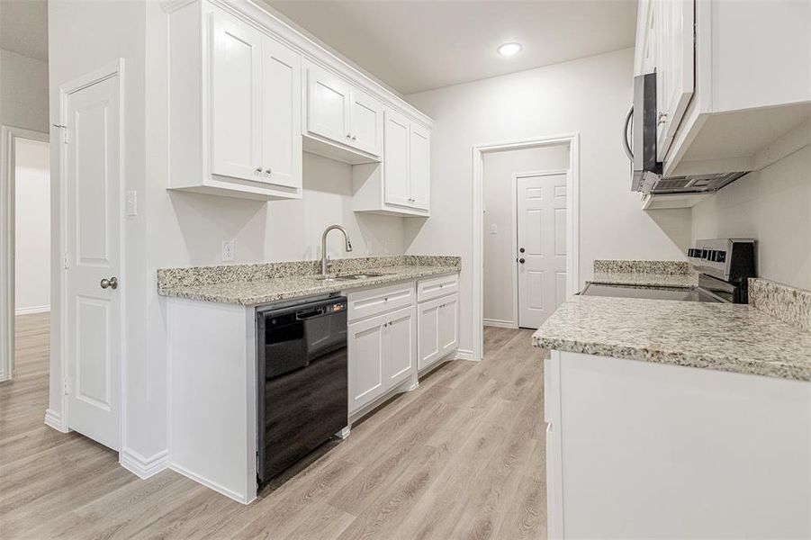 Furnished interior view inside a new home in , Mabank (Image 7).