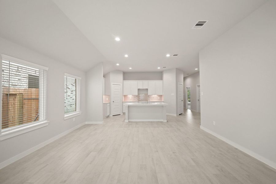 Spacious, unfurnished interior of a new home in Barton Creek Ranch, Conroe (Image 19). Spacious, unfurnished interior of a new home in Barton Creek Ranch, Conroe (Image 19).