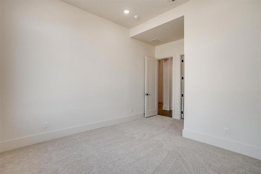 Spacious, unfurnished interior of a new home in Rio Vista at Kelly Ranch, Aledo (Image 22).