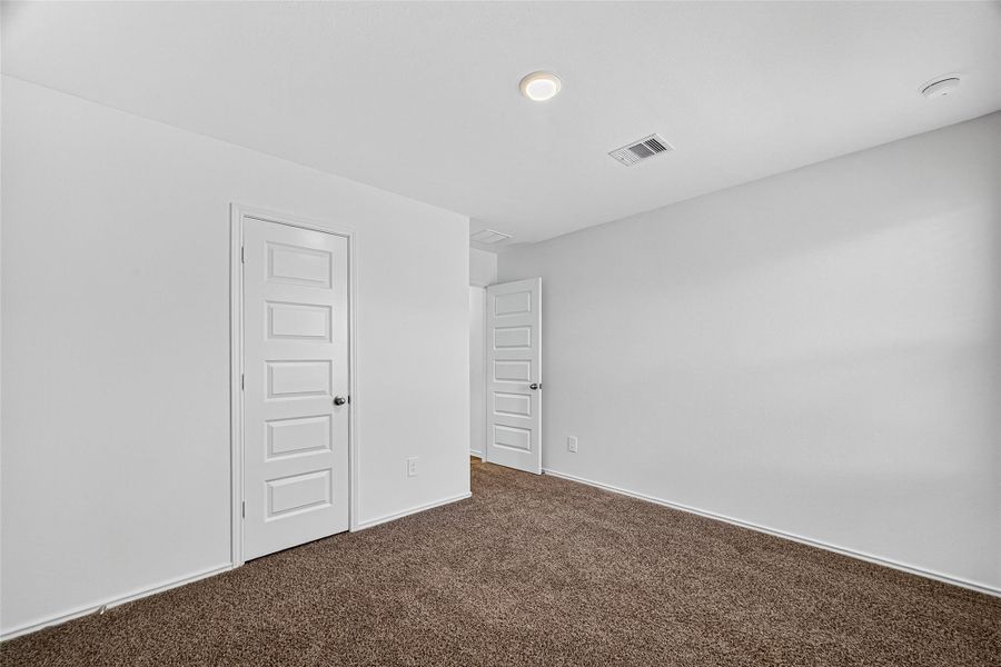 Spacious, unfurnished interior of a new home in Windstone on the Prairie, Richmond (Image 14).