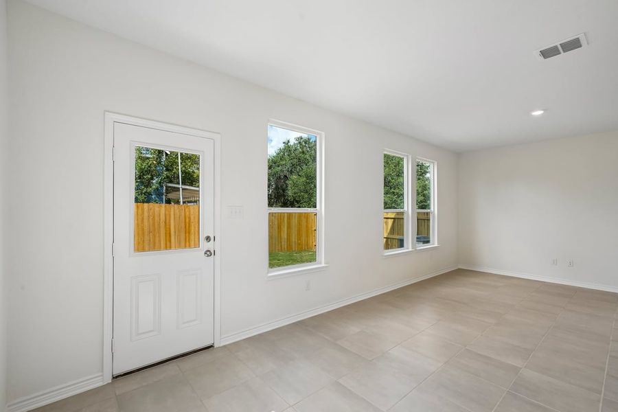 Spacious, unfurnished interior of a new home in Nagel Crossing, San Antonio (Image 17).