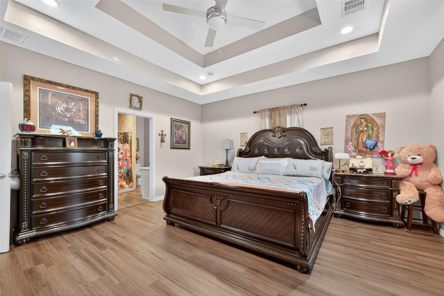 Furnished interior view inside a new home in , Rosharon (Image 22). Furnished interior view inside a new home in , Rosharon (Image 22).