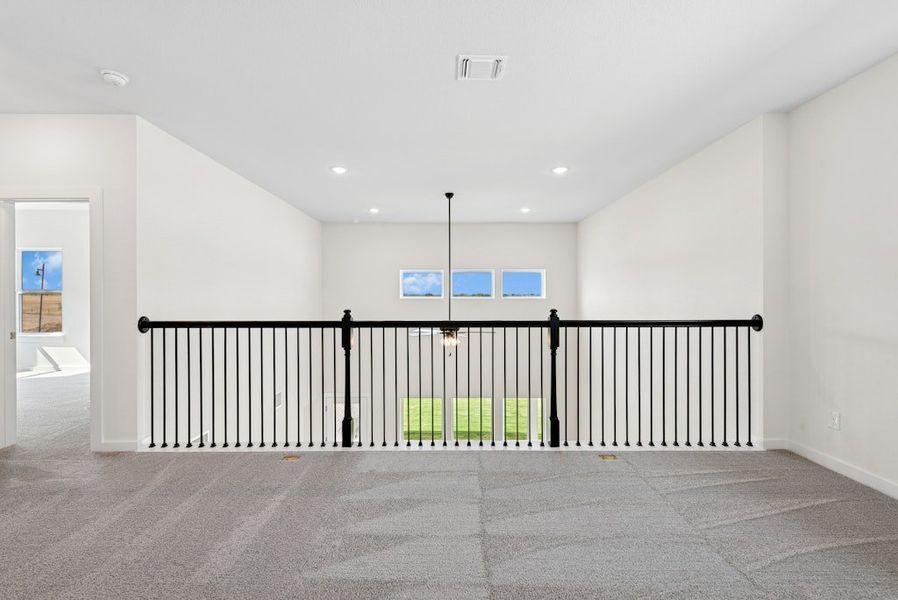 Spacious, unfurnished interior of a new home in Santa Rita Ranch, Georgetown (Image 32).