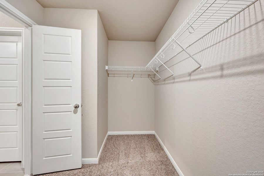 Spacious, unfurnished interior of a new home in Greenspoint Heights, Seguin (Image 35).