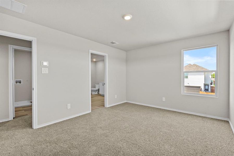 Spacious, unfurnished interior of a new home in , Fort Worth (Image 17).