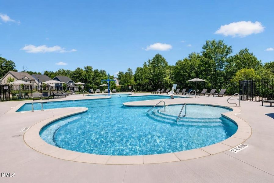 Silverstone Community Amenity Pool (7)
