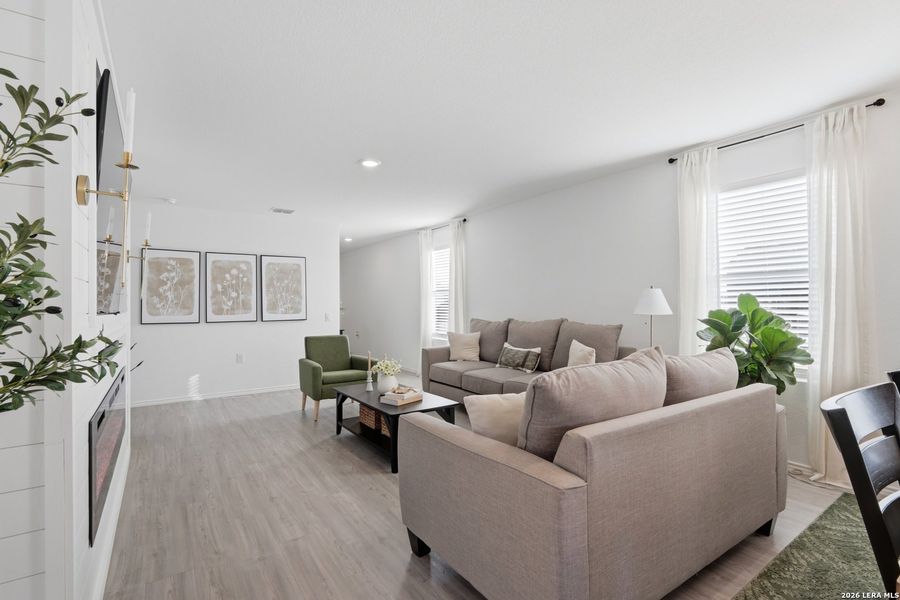 Furnished interior view inside a new home in Mission del Lago, San Antonio (Image 25). Furnished interior view inside a new home in Mission del Lago, San Antonio (Image 25).