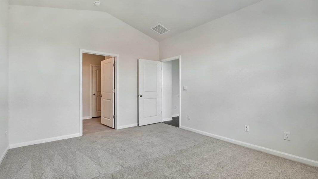 Spacious, unfurnished interior of a new home in Galvins Ridge, Sanford (Image 18).