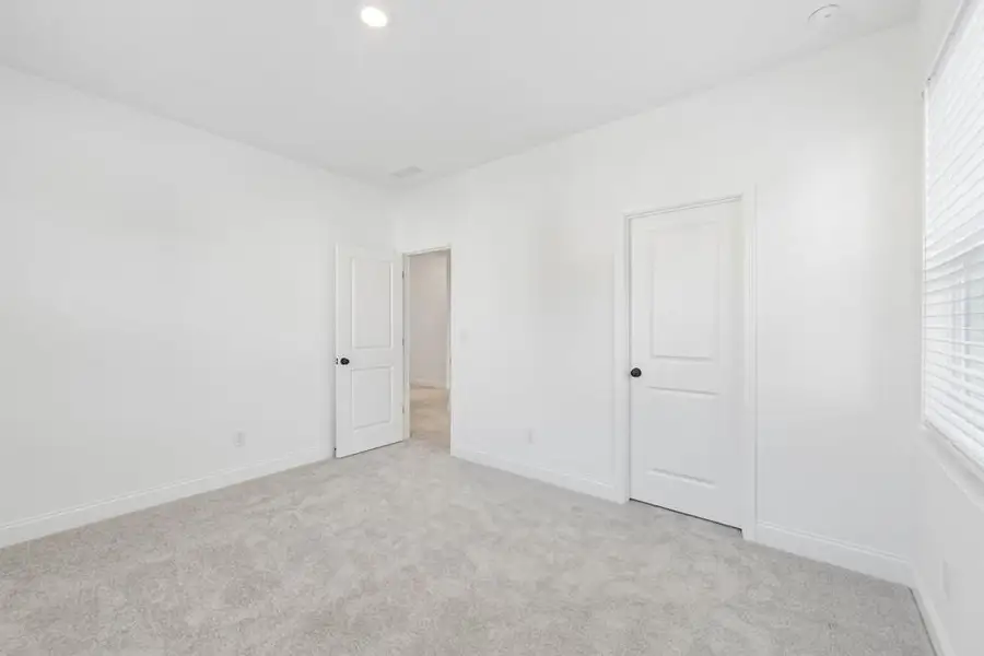 Spacious, unfurnished interior of a new home in Auburn Glen, Dacula (Image 23).
