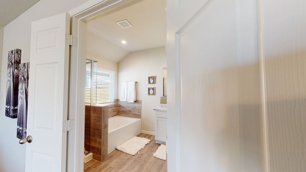 Representative furnished interior of a home built from the Floor Plan 2121 by Colina Homes in Grand Magnolia, Magnolia (Image 33). Representative furnished interior of a home built from the Floor Plan 2121 by Colina Homes in Grand Magnolia, Magnolia (Image 33).