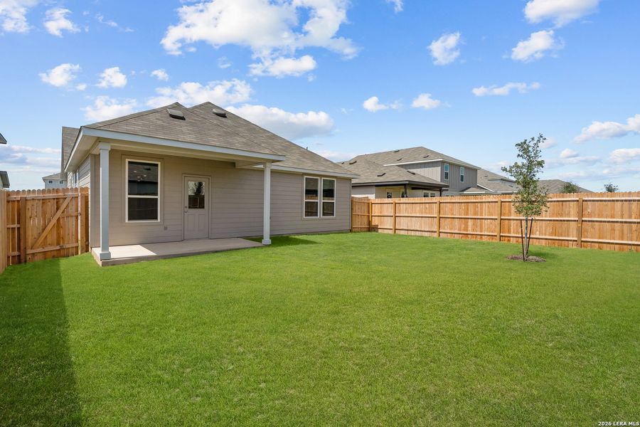 Exterior details and patio area of a home in Horizon Ridge, San Antonio (Image 2).