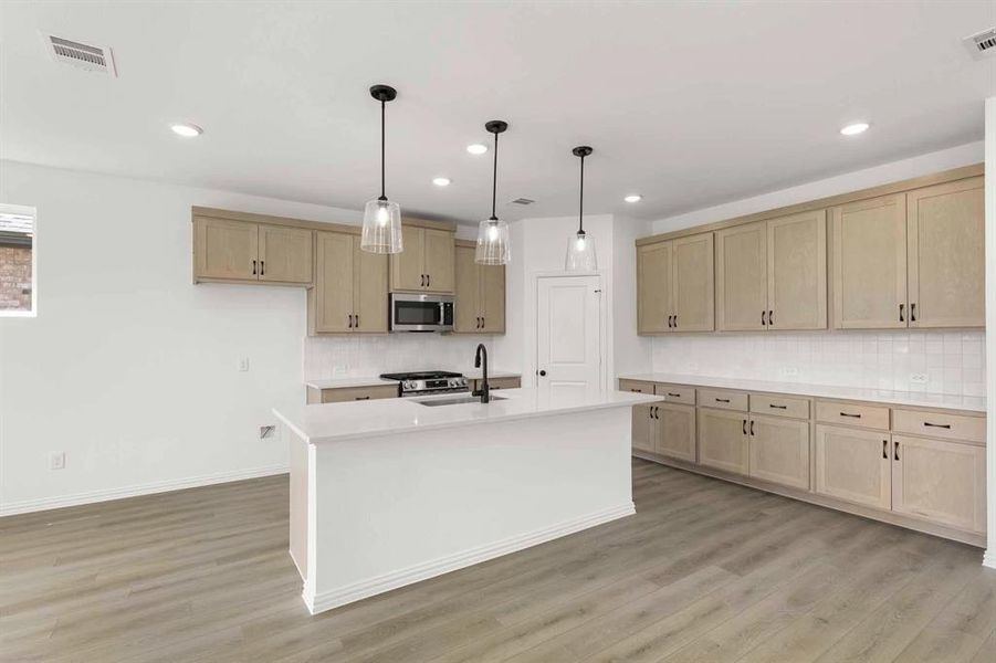 Furnished interior view inside a new home in Creekview Fossil Ridge, Pilot Point (Image 7). Furnished interior view inside a new home in Creekview Fossil Ridge, Pilot Point (Image 7).