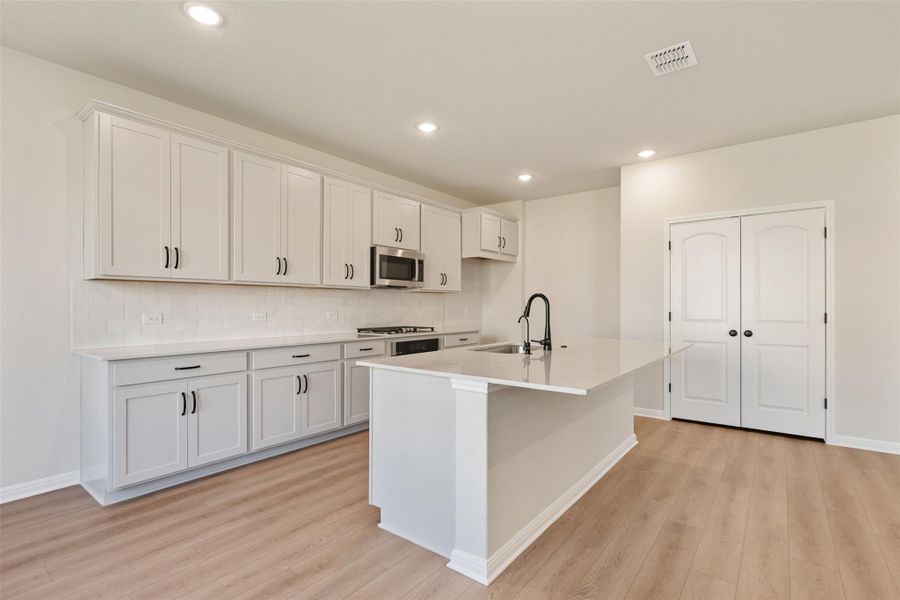Representative images and renderings are for illustrative purposes. Actual structural options and design finishes of home may vary.