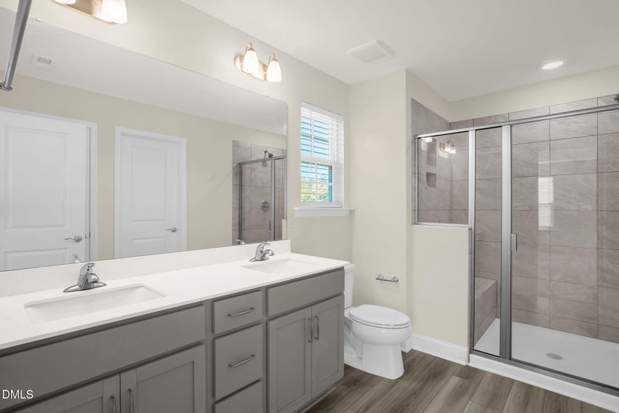 21-web-or-mls-2028 Seaford Dr-21