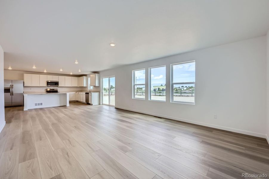 Spacious, unfurnished interior of a new home in , Colorado Springs (Image 9).