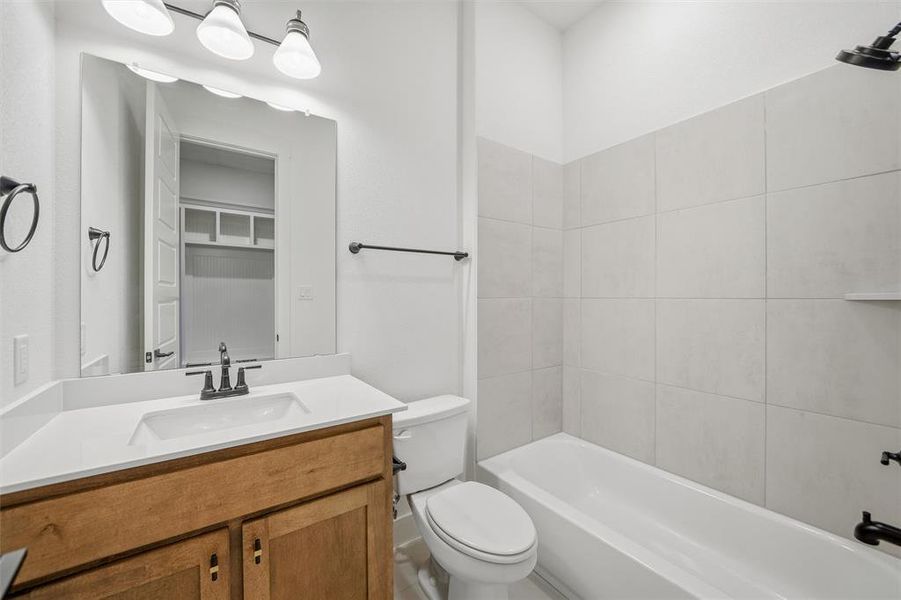 Furnished interior view inside a new home in Eagle Ridge Estates, Weatherford (Image 12).