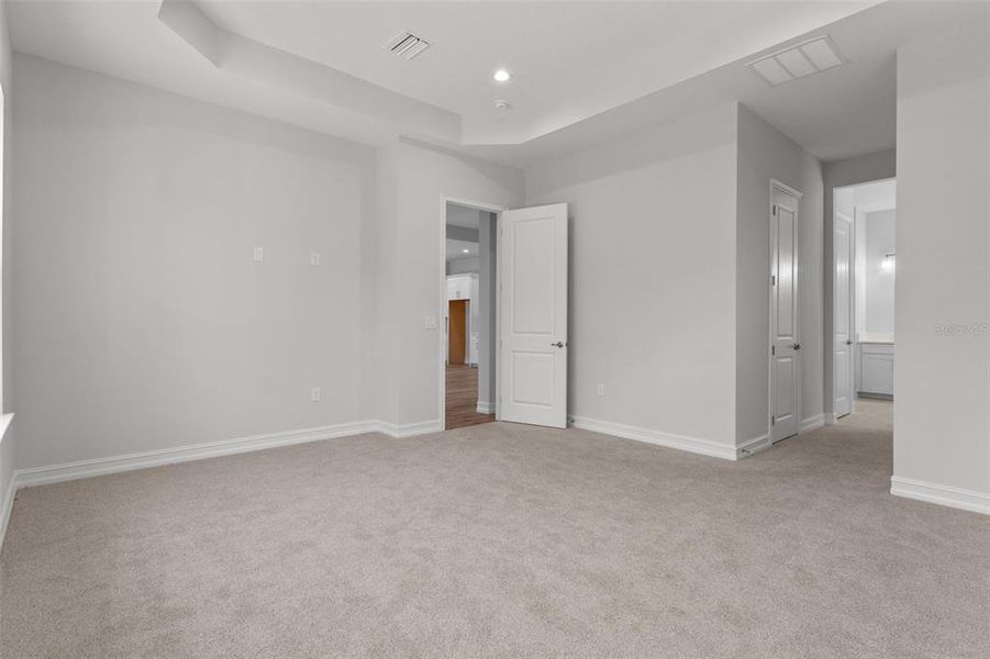 Spacious, unfurnished interior of a new home in Southern Hills Plantation, Brooksville (Image 33).