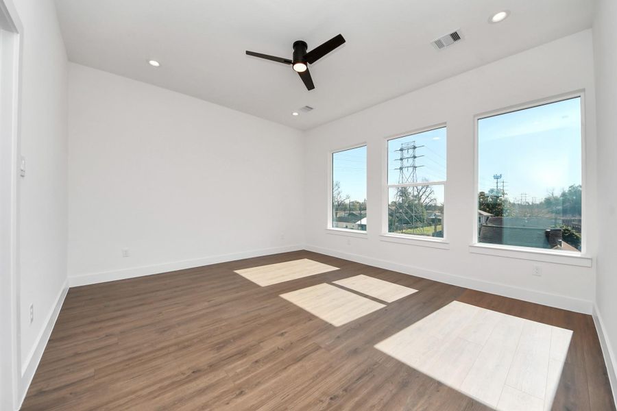 Spacious, unfurnished interior of a new home in , Houston (Image 27).