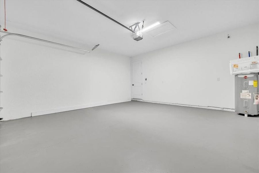 Spacious, unfurnished interior of a new home in , Port Charlotte (Image 34).