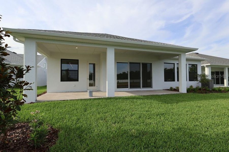 Exterior details and patio area of a home in Lakeview Crossing – Classic Series, Sarasota (Image 17). Exterior details and patio area of a home in Lakeview Crossing – Classic Series, Sarasota (Image 17).