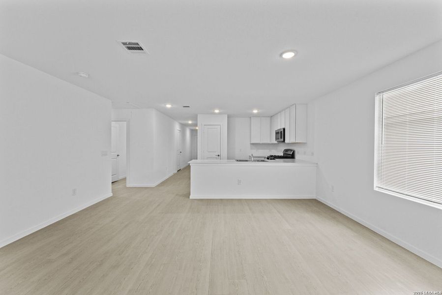 Spacious, unfurnished interior of a new home in Smiley Ranch, San Antonio (Image 15). Spacious, unfurnished interior of a new home in Smiley Ranch, San Antonio (Image 15).