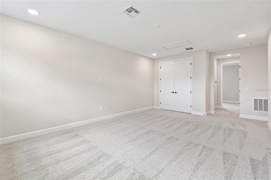 Spacious, unfurnished interior of a new home in Wolf Lake Ranch, Apopka (Image 12).