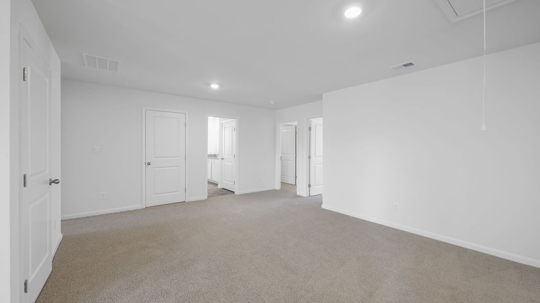 Spacious, unfurnished interior of a new home in Catlett Cove, Knoxville (Image 37).