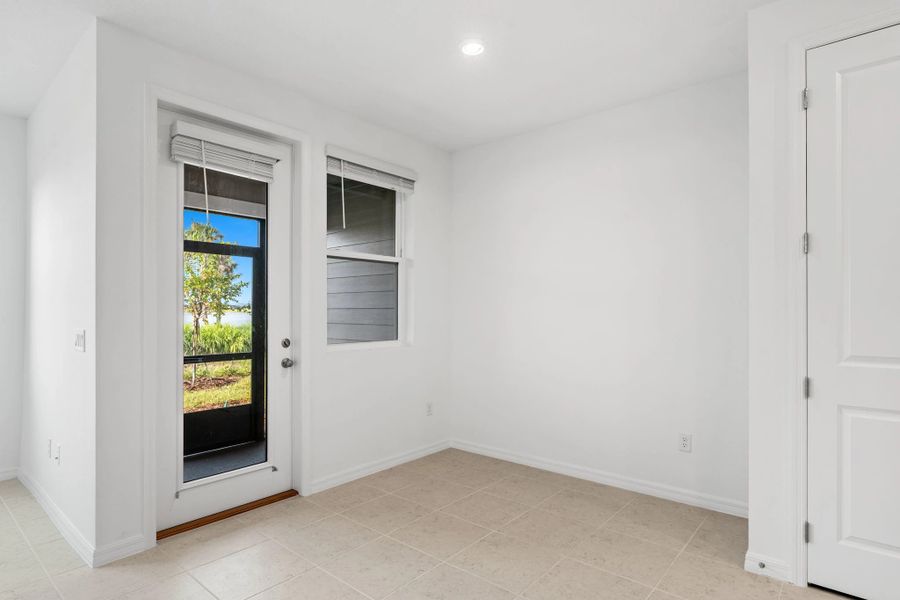 Spacious, unfurnished interior of a new home in Catamaran Cove, Rockledge (Image 20).