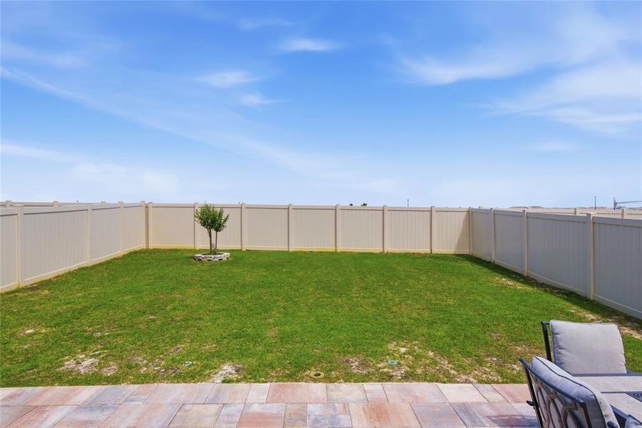 Exterior details and patio area of a home in Wellness Ridge, Clermont (Image 30).